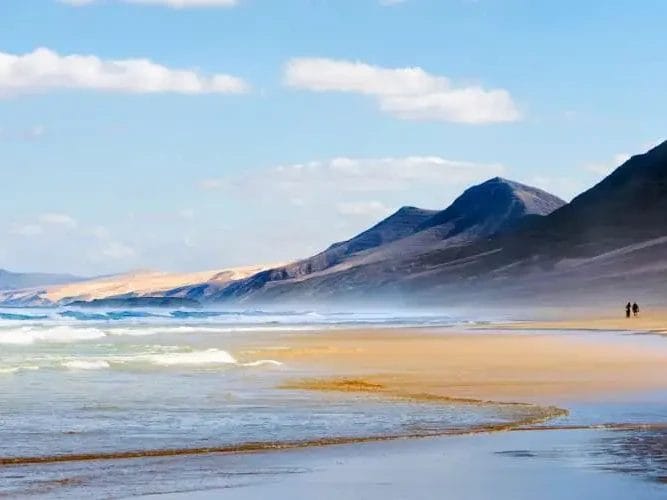 Vistas de la playa de Cofete, uno de los mejores lugares que visitar en Fuerteventura