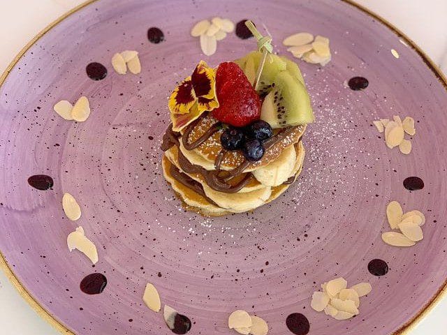 Vista de un plato de tortitas veganas en Lanzarote