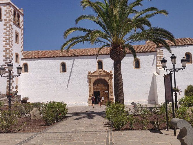 Vista de la ermita del pueblo de Antigua, uno de los mejores pueblos en Fuerteventura