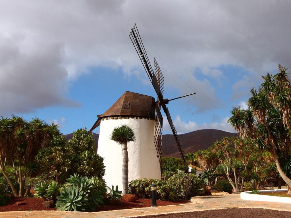 VIsta de un molino en el pueblo de Antigua en Fuerteventura