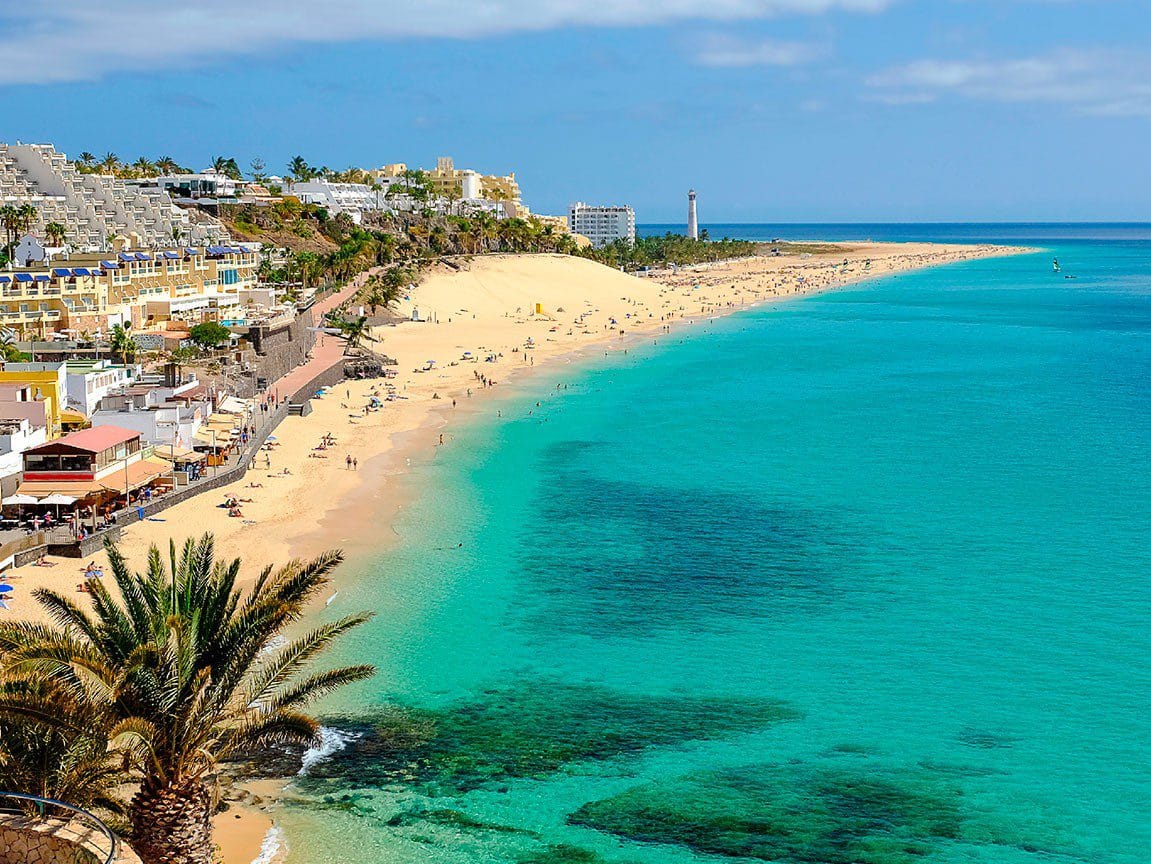 Vistas de la playa del Matorral , uno de los lugares que visitar en Fuerteventura