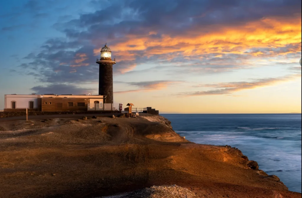 Vistas de la puesta de sol en el Faro de Jandia, una de las mejores puestas de sol en Fuerteventura