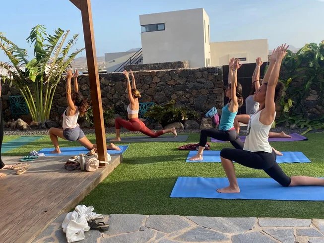 Vista de 6 días de retiro Soul and Surf con yoga y desarrollo de la conciencia en Fuerteventura, una de las actividades que hacer