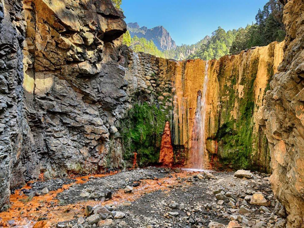 Vista de la Cascada de Colores, una de las rutas mas bonitas de La Palma
