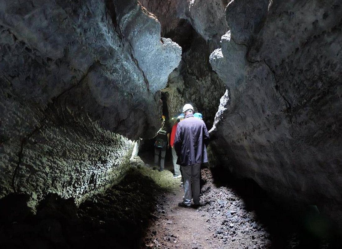 Tour de Espeleología en la Cueva de Las Palomas en La Palma, una de las mejores actividades que hacer en La Palma