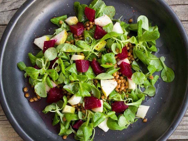 Vista de una ensalada, uno de los platos vegetarianos y veganos en la isla de La Palma