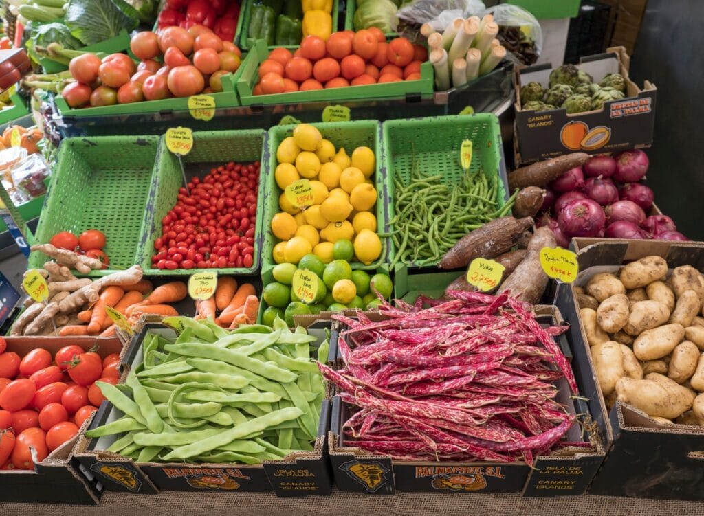 Vista de frutas y verduras en los mercados y mercadillos de La Palma