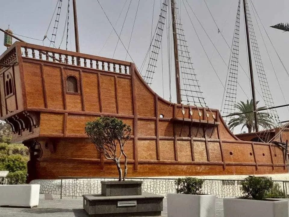 Vista del Museo Naval y Barco de La Virgen