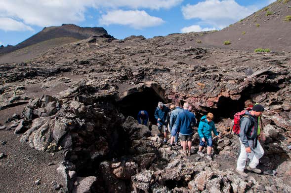 Vista de Senderismo por el Parque Natural de los Volcanes, una de las mejores actividades que hacer en Lanzarote