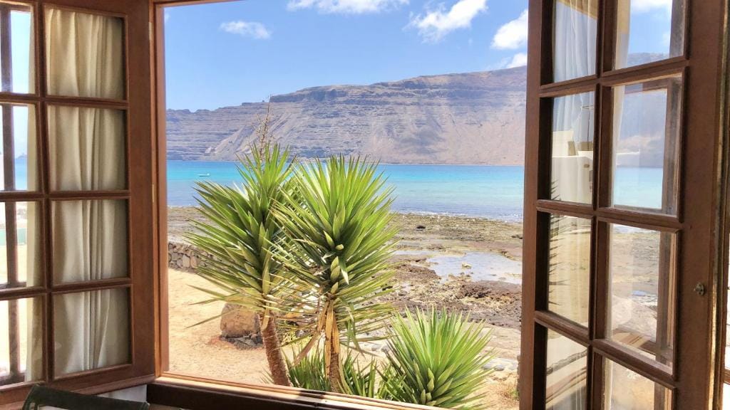 Vista de Flor de Cactus, La Graciosa, uno de los alojamientos con encanto en la isla