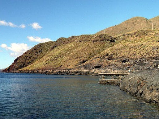 Vista de la Playa de La Caleta, una de las mejores playas de El Hierro