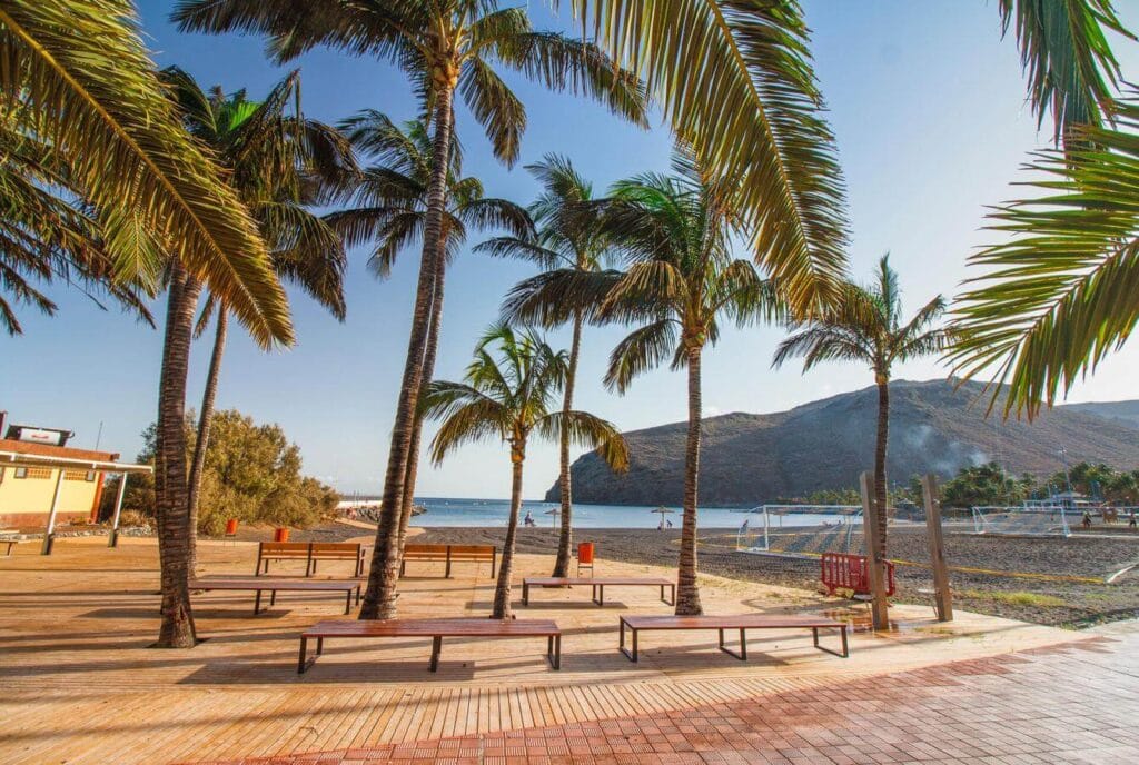 Vista de la Playa de San Sebastián, una de las mejores playas de La Gomera