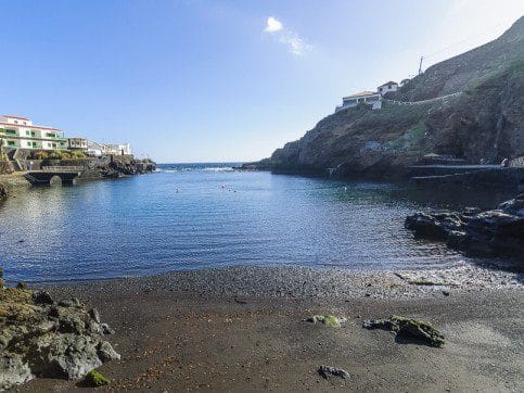 Vista de la Playa de Tamaduste, una de las mejores playas de la isla de El Hierro