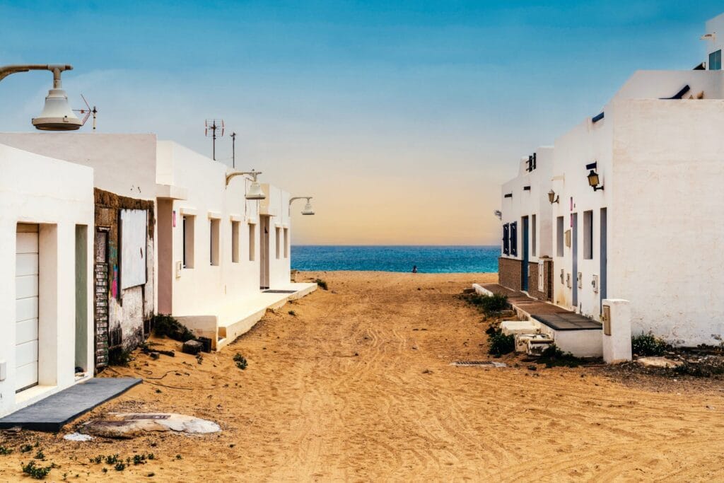 Vista de la Caleta del Sebo en La Graciosa