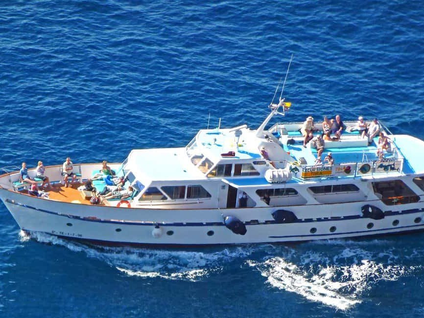 Vista de excursion en barco por la Gomera