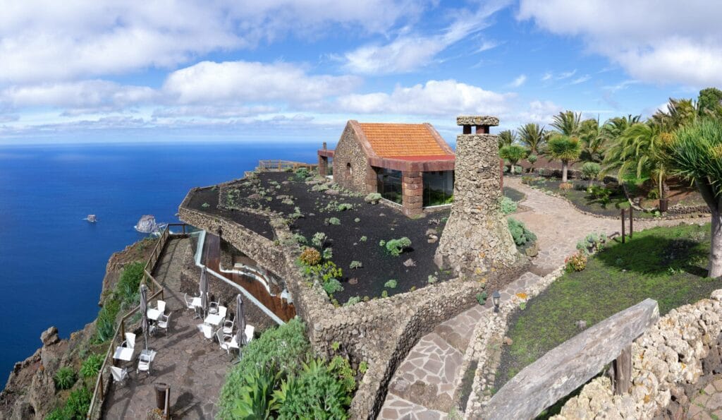 Vista del restaurante en el Mirador de la Peña en el Hierro