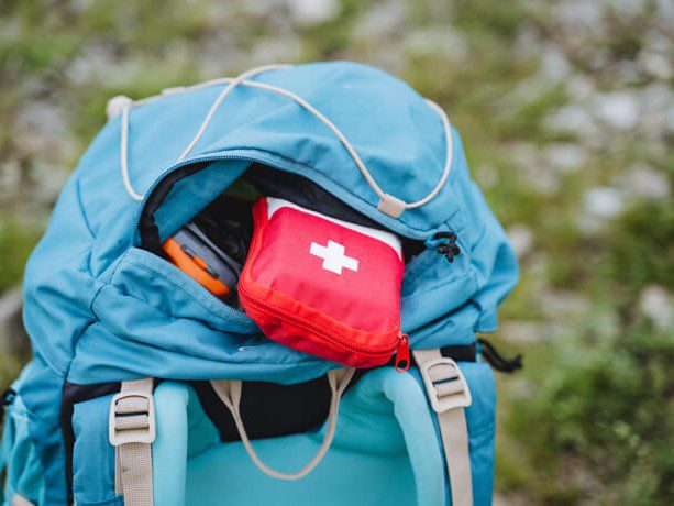Vista de un kit medico , un elemento que llevar en tu equipaje a las Islas Canarias