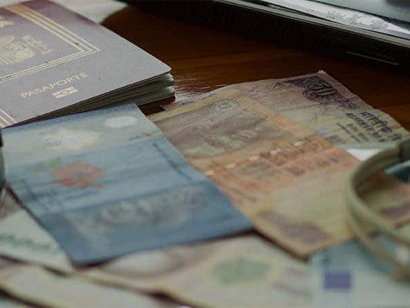 Vista de documentos imprescindibles que llevar en el equipaje a Canarias