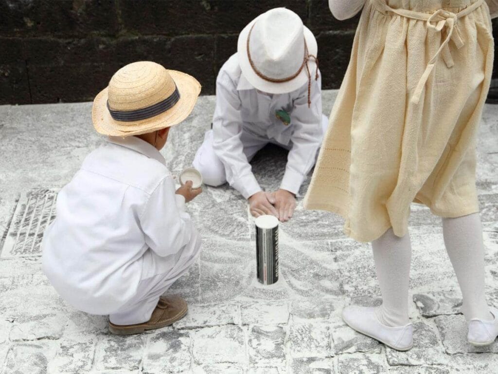 Vista de niños en los Indianos en la Palma